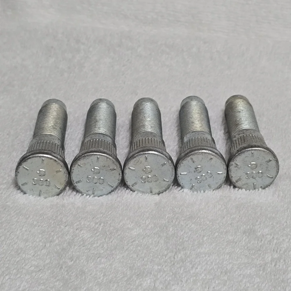 Dorman 610-389 9/16-18 Serrated Wheel Stud  0.666 in. Knurl, 2-5/16‎ in. 5 Pack